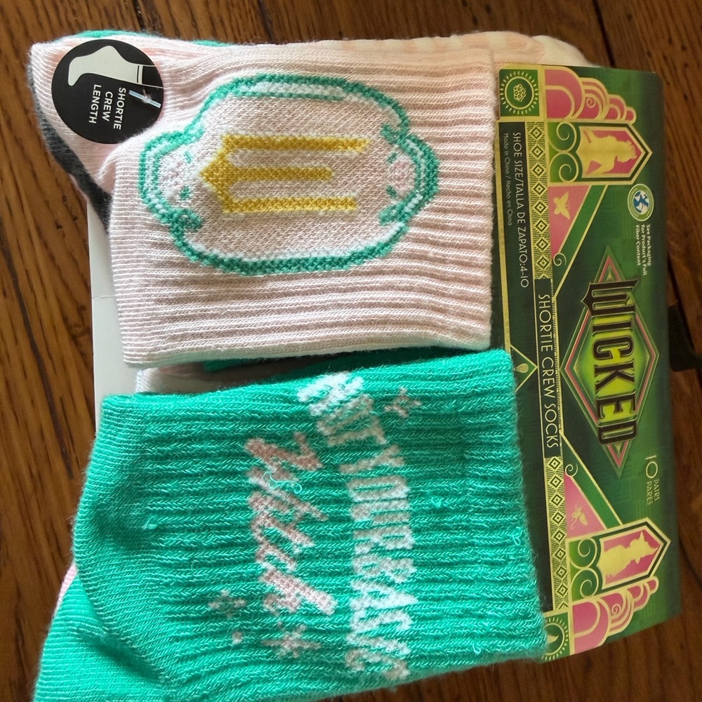 Shortie Crew Socks - Pink & Teal Wicked 10 different style socks 🧦